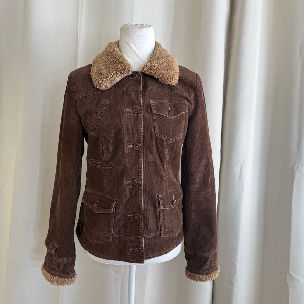 Brown corduroy jacket with faux fur collar and cuff
Size M